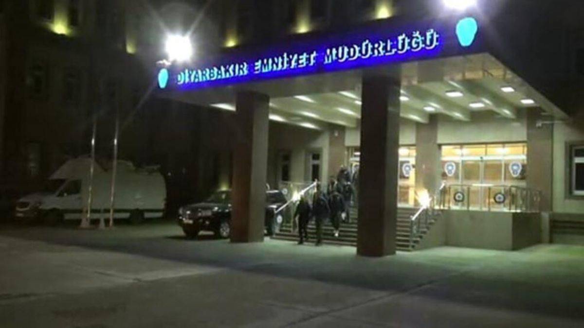 Yasa dışı bahise 'ofsayt' ayarı! 12 kişi tutuklandı