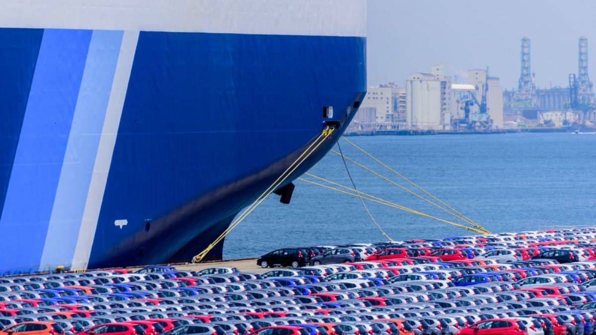 Zam korkusu; Otomobiller gemideyken satıldı!