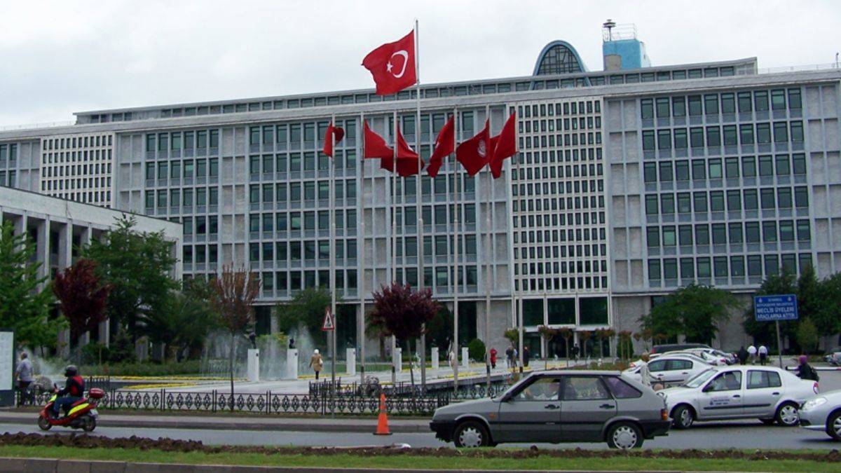 İBB'ye ''terör'' soruşturması: İçişleri Bakanlığı'nın raporu savcılığa teslim edildi