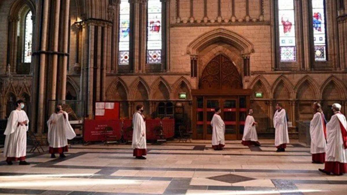 Kilisenin 100 bin sterlin değerindeki taşları çalındı