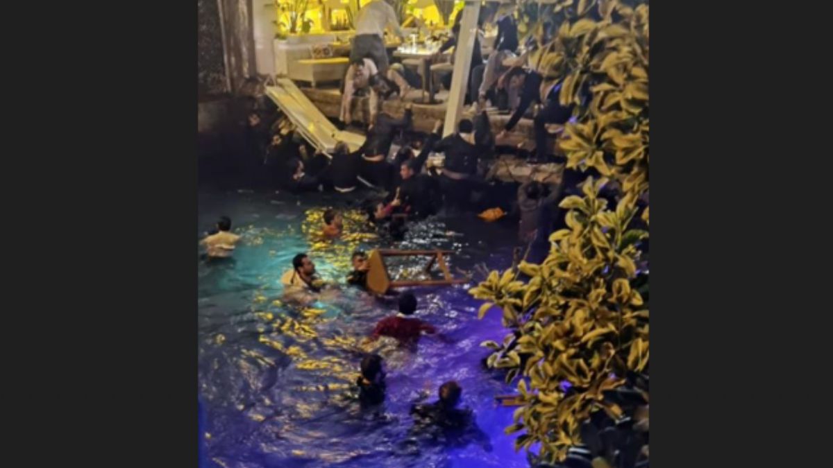 Bebek'te restoranın iskelesi çöktü, müşteriler denize düştü