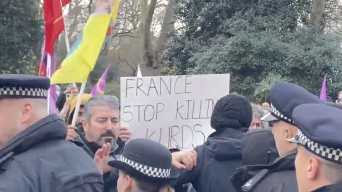 Londra'daki Türk Büyükelçiliği'ne saldırı!