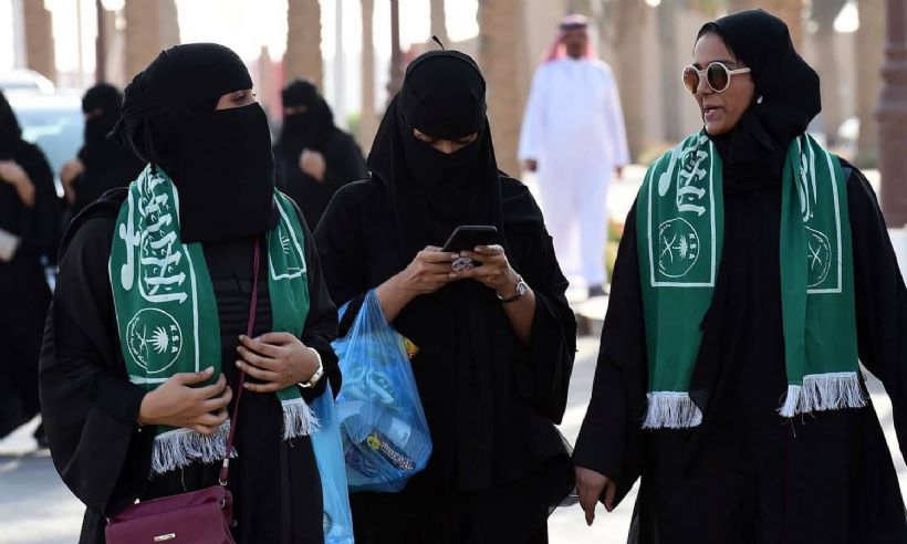 Suudi Arabistan'dan radikal bir karar daha! Kız öğrencilere çarşaf giymek artık yasak