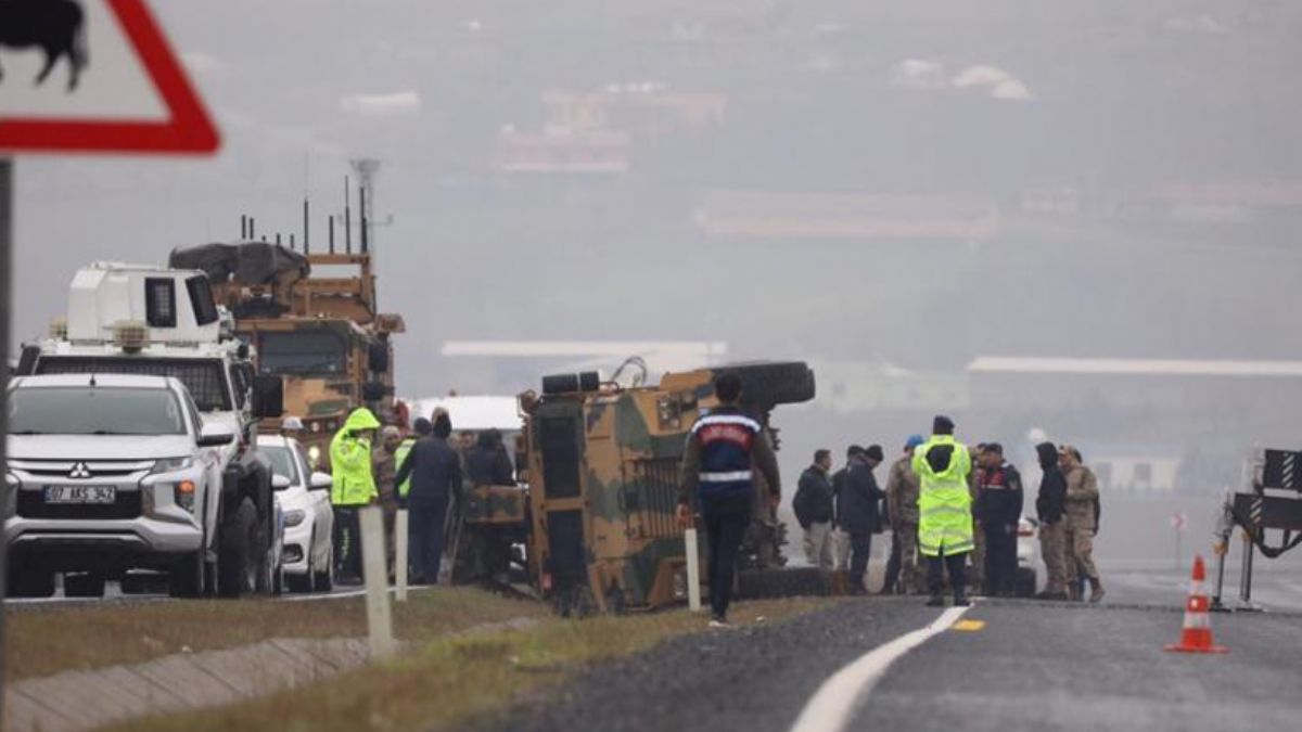 Diyarbakır'da askeri araç devrildi: 6 asker yaralandı