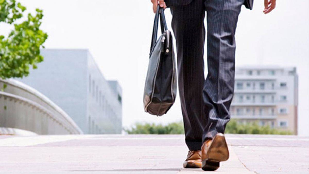 Bir garip olay! İşe gitmemek için kendini bıçakladı