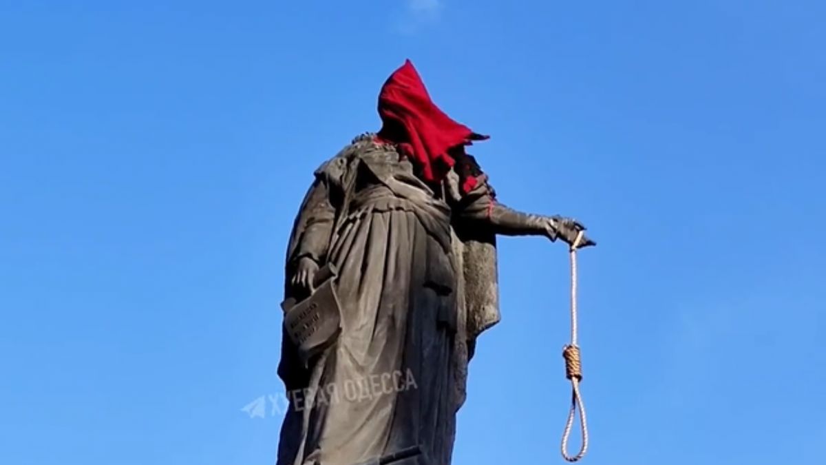 II. Katerina'nın heykeli yıkılıyor