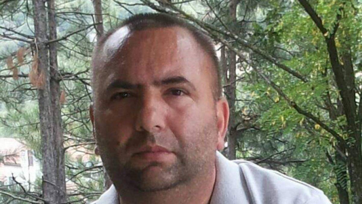 Eski Sırp polisin tutukluluğu ev hapsine çevrildi