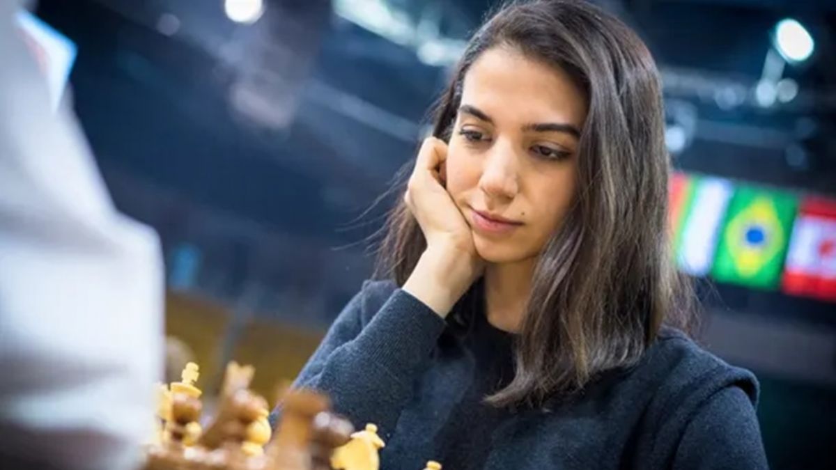 Başörtüsünü çıkaran İranlı oyuncudan ülkeyi terk etme kararı