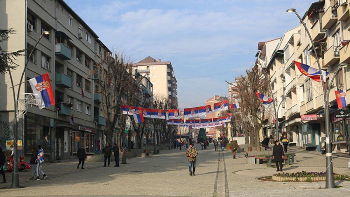 Kosova'da 20 gün sonra barikatlar kaldırıldı