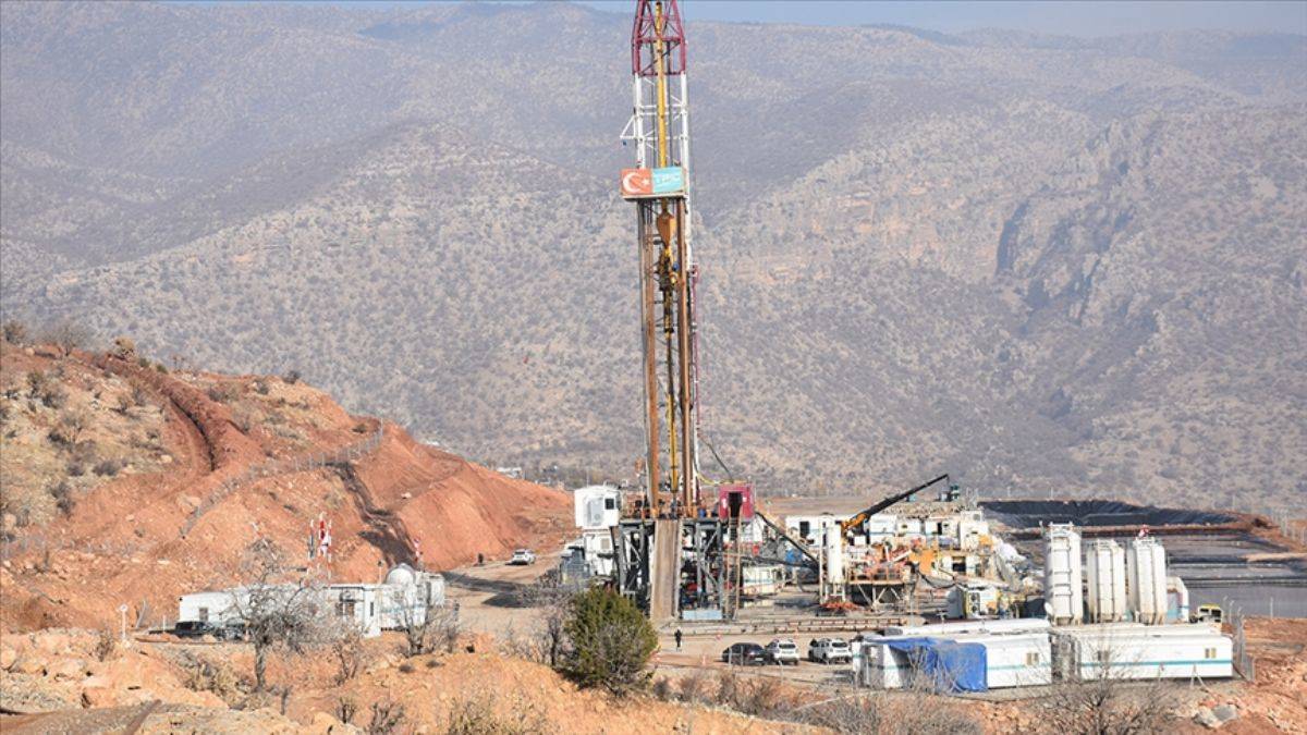 Bakan Dönmez'den petrol açıklaması!