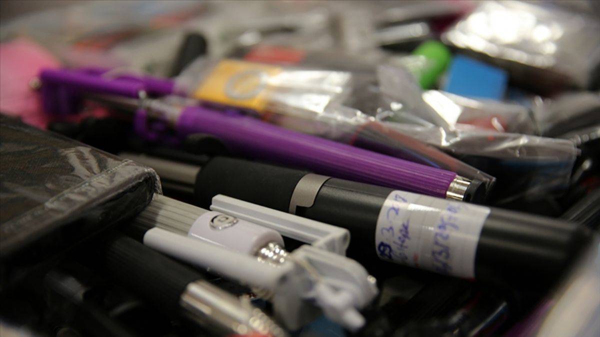 İstanbul'daki metro ve tramvaylarda binlerce eşya unutuldu