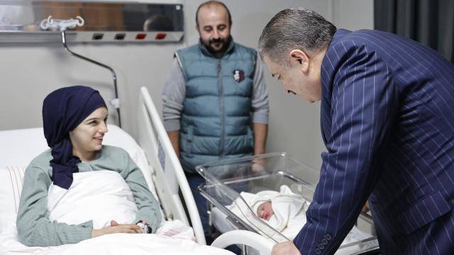 Bakan Koca'dan 2023'ün İlk Bebeklerine Ziyaret