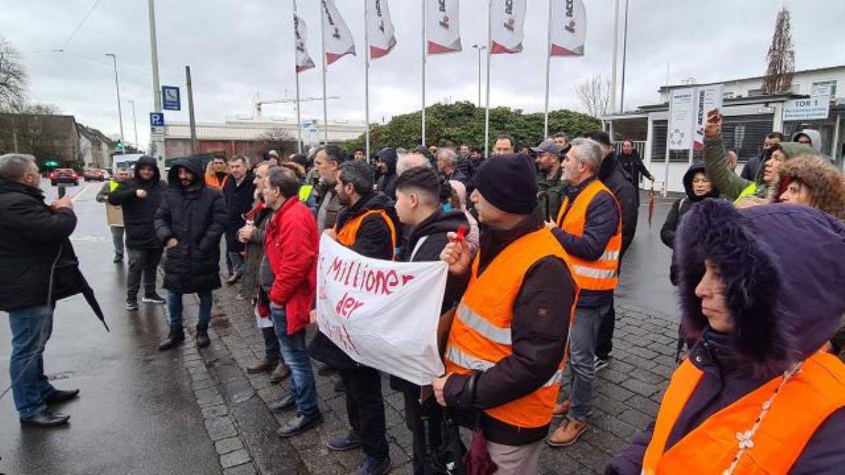 Solingen kentinde Türk işçiler 12 gündür eylem yapıyor