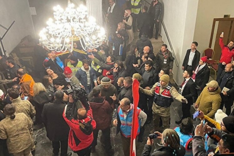 Kars Sarıkamış'ta Otelin Tavanı Çöktü! Çok Sayıda Yaralı Var