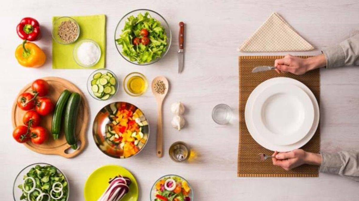 Ergenlik döneminde yeme bozukluğuna dikkat! Doğru beslenme nasıl olmalı?