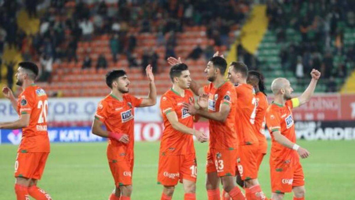 Alanyaspor, Trabzonspor'u farklı yendi; Süper Lig'de görünüm