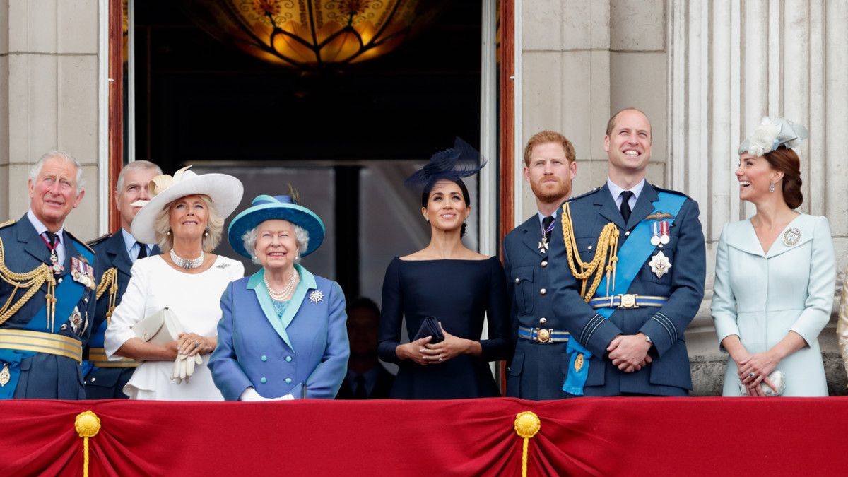 Prens Harry: Kraliyet ailesi şeytanla yatağa girdi