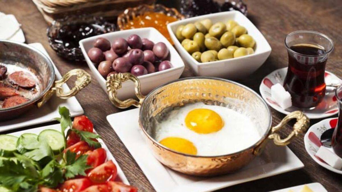 Kahvaltıda bu besinleri asla tüketmeyin! Yanlış kahvaltının sağlığa zararları! Uzman isimden sağlıklı kahvaltı menüleri