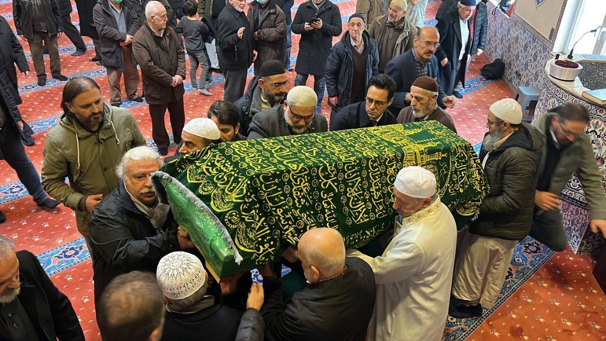 'Ölüyü severiz, biz diriyken gömeriz sevdiklerimizi'