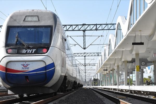 Yarıyıl tatili için ek YHT seferleri konuldu