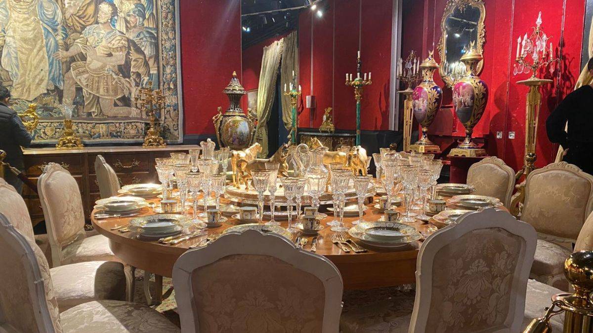 Rıfat Esad'ın eşyaları Fransa'daki açık artırmada satıldı