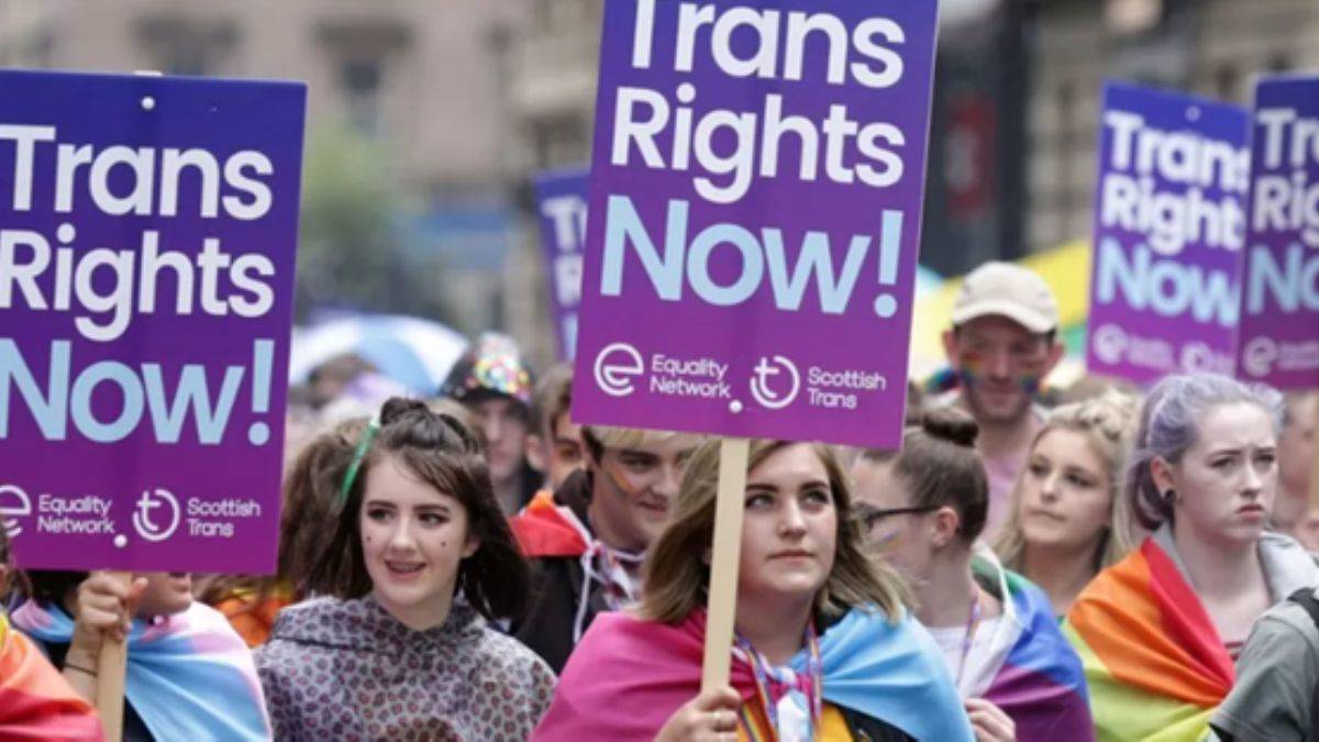 İngilizlerden LGBT’ye Darbe