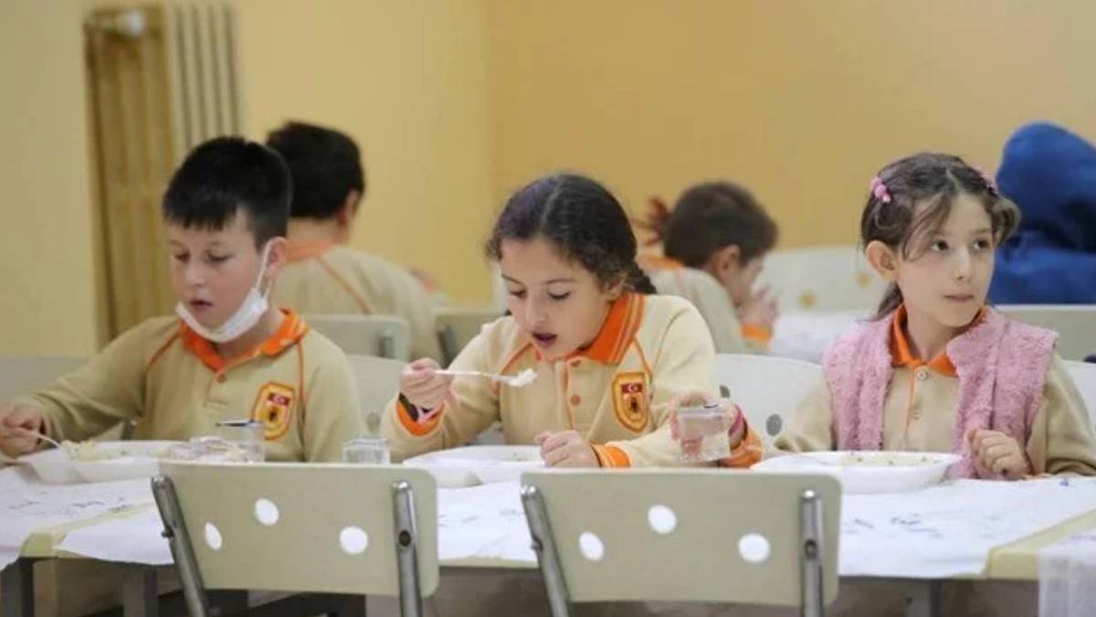 Öğrencilere ücretsiz yemek desteği kimlere yapılır, nasıl ve nereden başvuru yapılır?