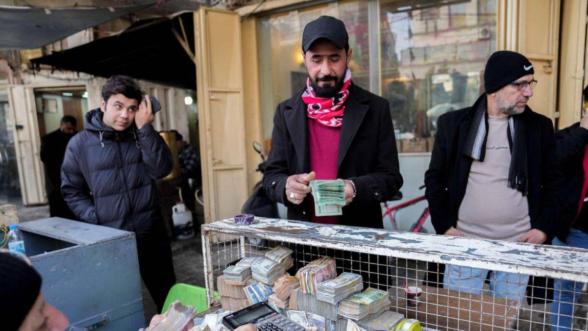 Irak ekonomisi çöktü, maaşlar ödenemiyor