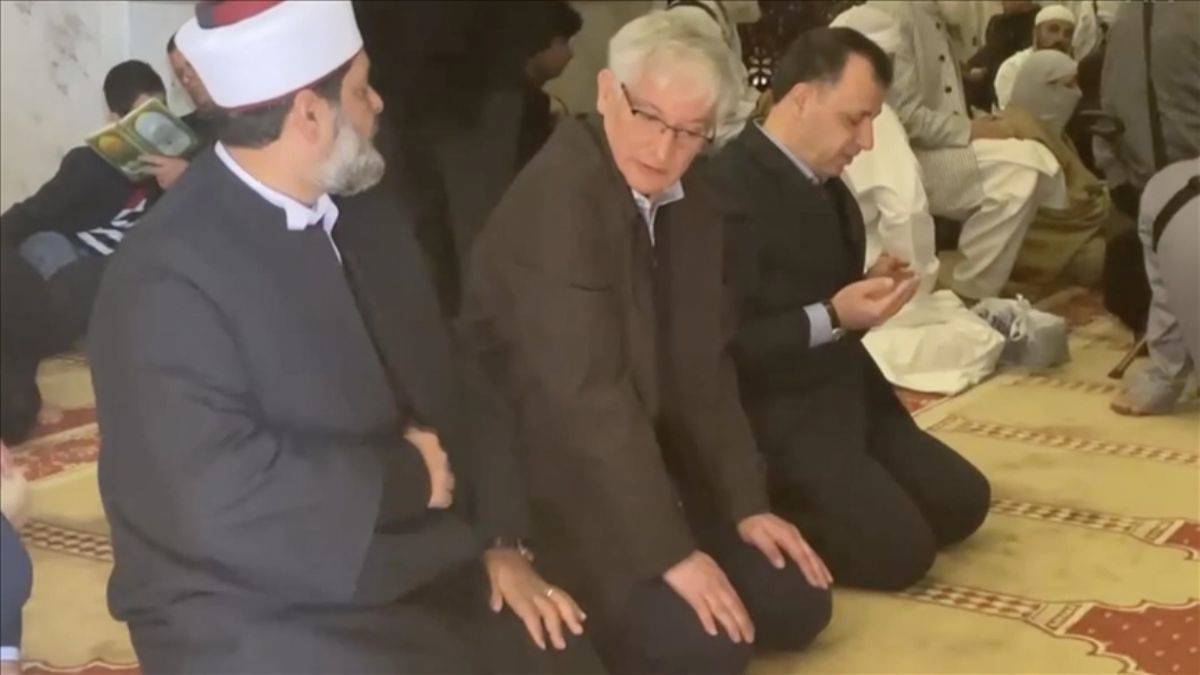 AYM Başkanı Arslan cuma namazını Mescid-i Aksa'da kıldı