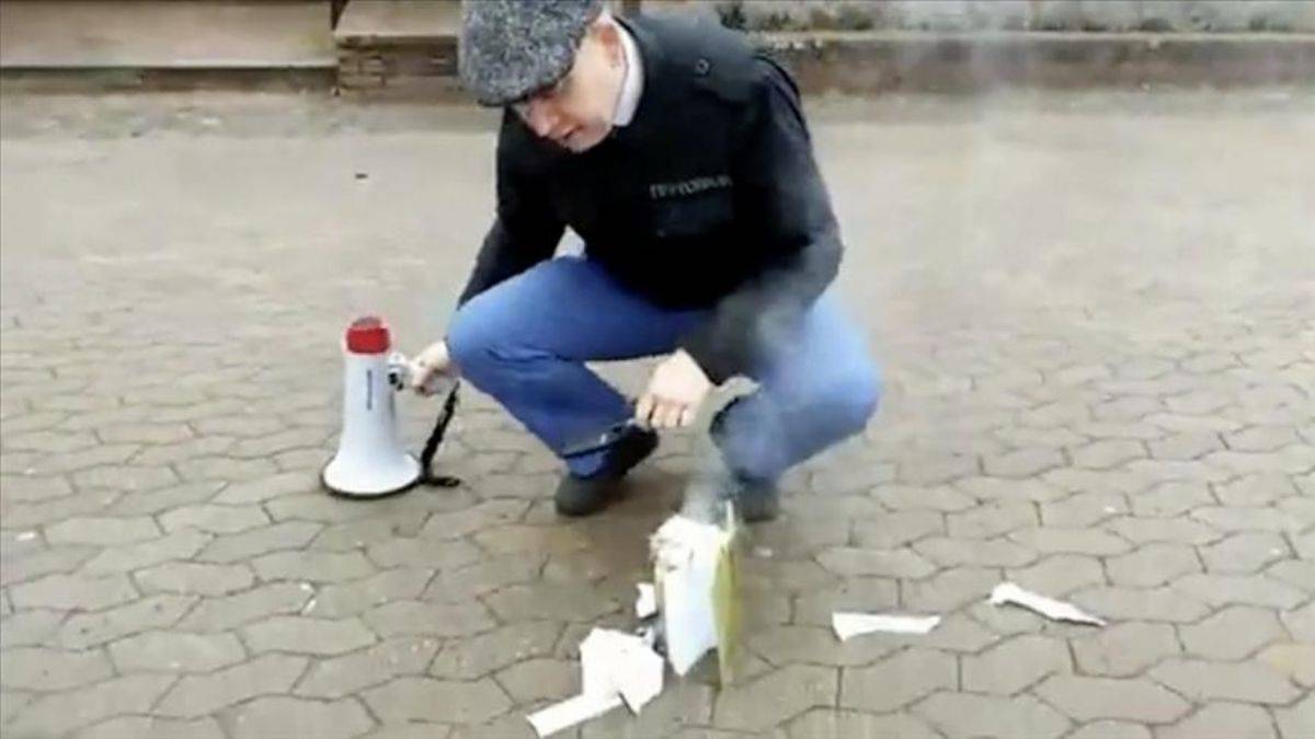 Paludan, polis korumasında Kur'an-ı Kerim yaktı