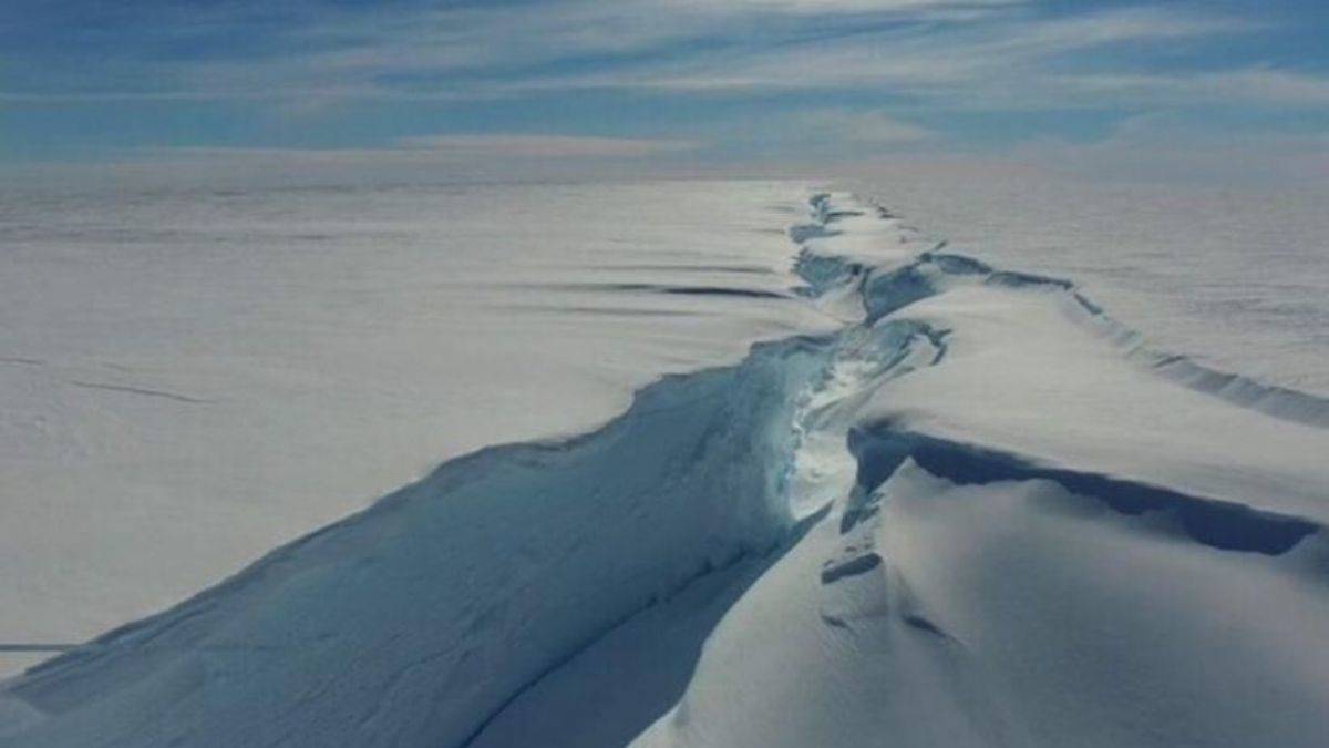 Antarktika'da büyük tehlike! Kopan parça Londra büyüklüğünde