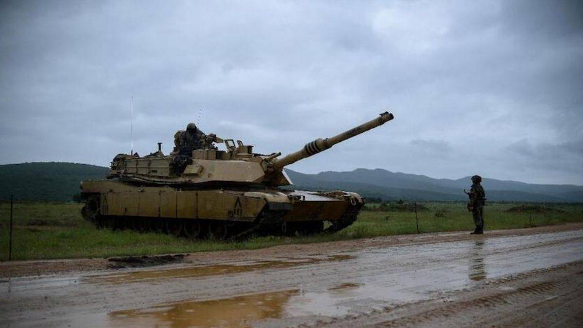 Pentagon eski Danışmanı: Abrams tankı gökyüzünde 'uçabilir', ancak yerde çamur ve kuma batar