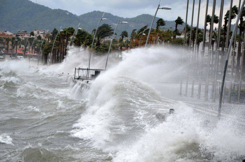 Marmaris'i Sağanak Yağış Esir Aldı!