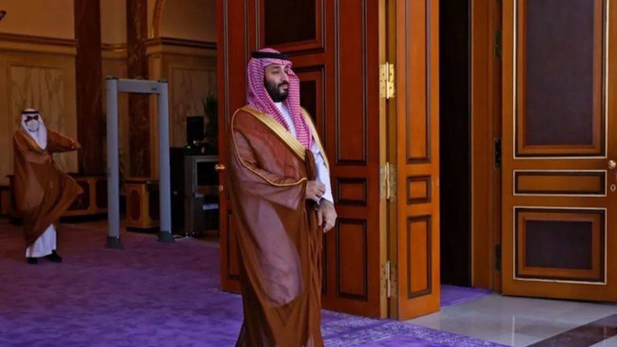 Suudi Veliaht Prens Selman'ın giydiği ceket büyük tepki çekti!