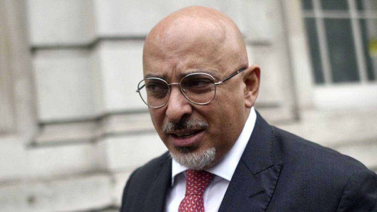 İngiltere'de Sunak, Muhafazakar Parti Başkanı Zahawi'yi görevden aldı