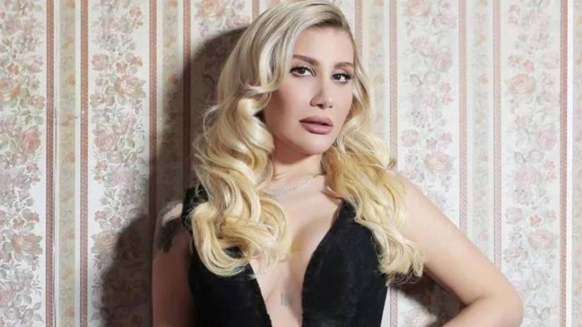 İrem Derici Tarzını Konuşturdu| Dua Lipa Elbisesi İle Sahnelerde