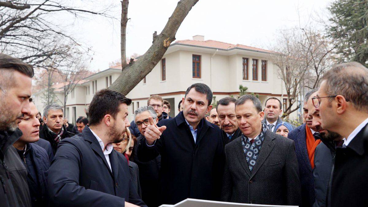 Bakan Kurum Ankara'nın Çankaya İlçesindeki Saraçoğlu mahallesi yenileme alanında incelemelerde bulundu