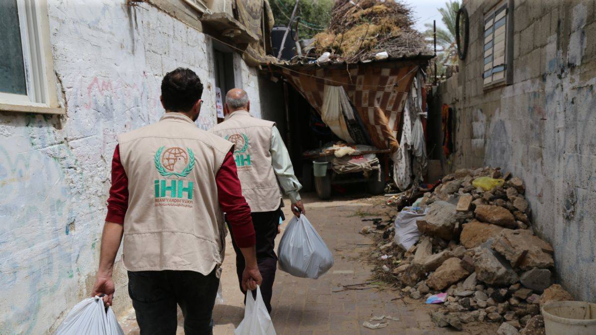 Gazze’de on binlerce ihtiyaç sahibine destek