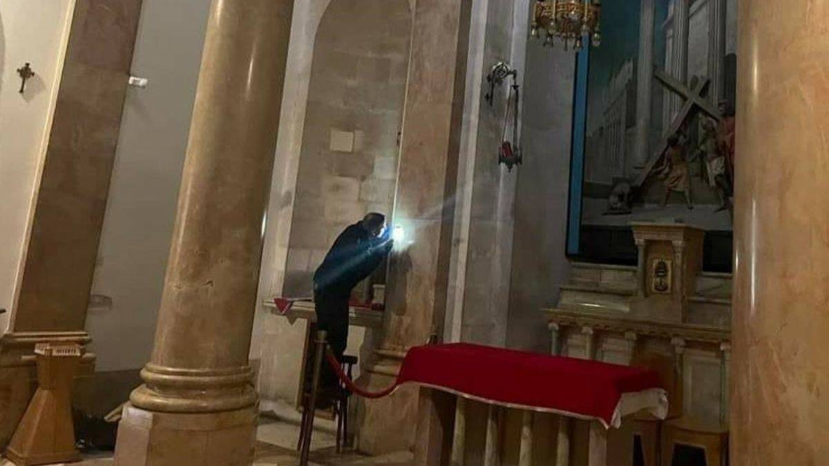 Yahudiler bu sefer kiliseye saldırdı: 'Hristiyanlara ölüm!'