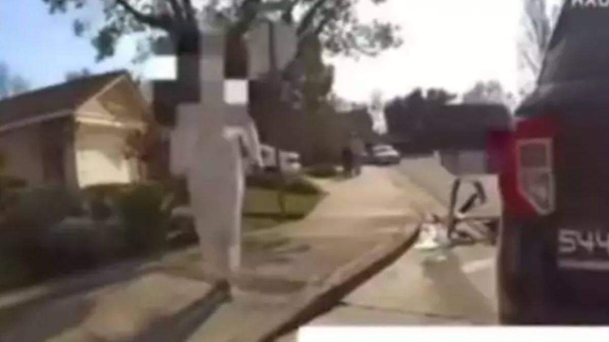 Amerika'da göçmen polise bıçak çekince kurşunlardan kurtulamadı