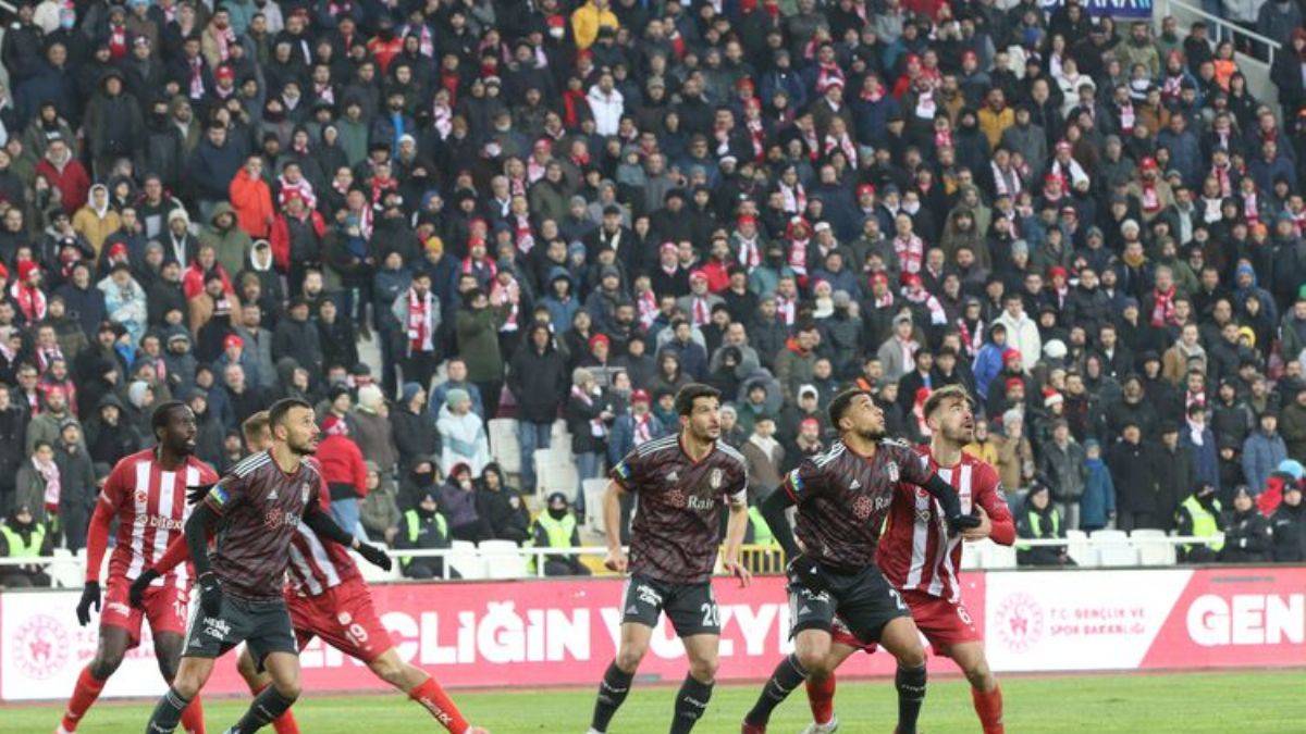 Şenol Güneş: Şampiyonluk yarışında büyük yara aldık