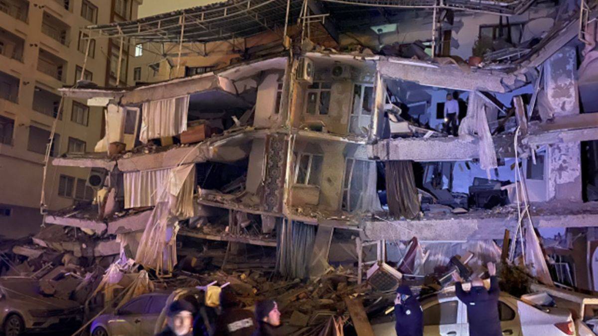 Kahramanmaraş'ta 7.4 büyüklüğünde deprem!