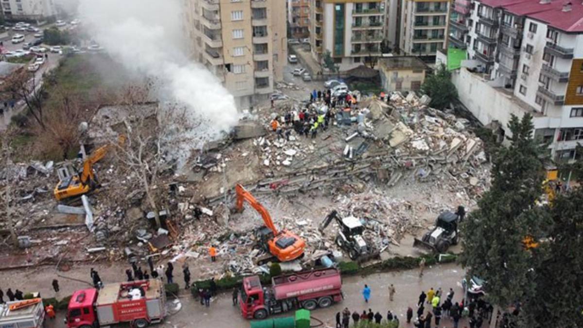 Depremin şiddeti 7.7 mi, 7.4 mü? Büyüklüğü revize edildi!