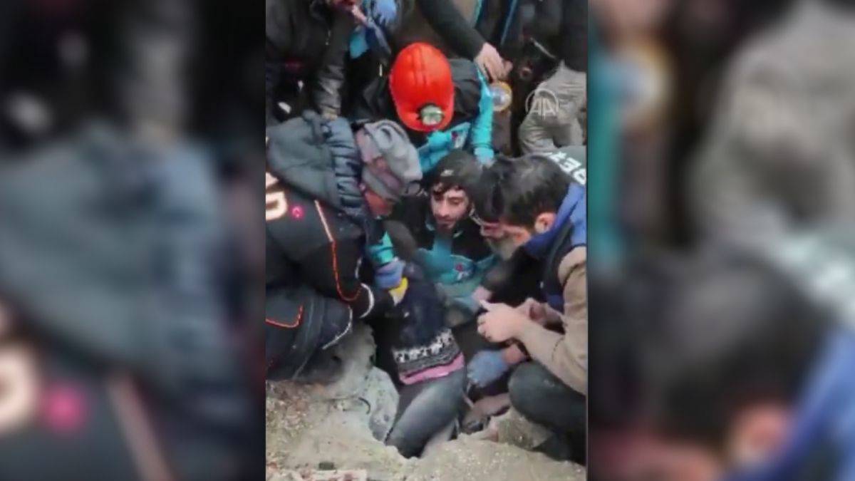 7 katlı binanın altında kalan küçük çocuğun kurtarıldığı o anlar