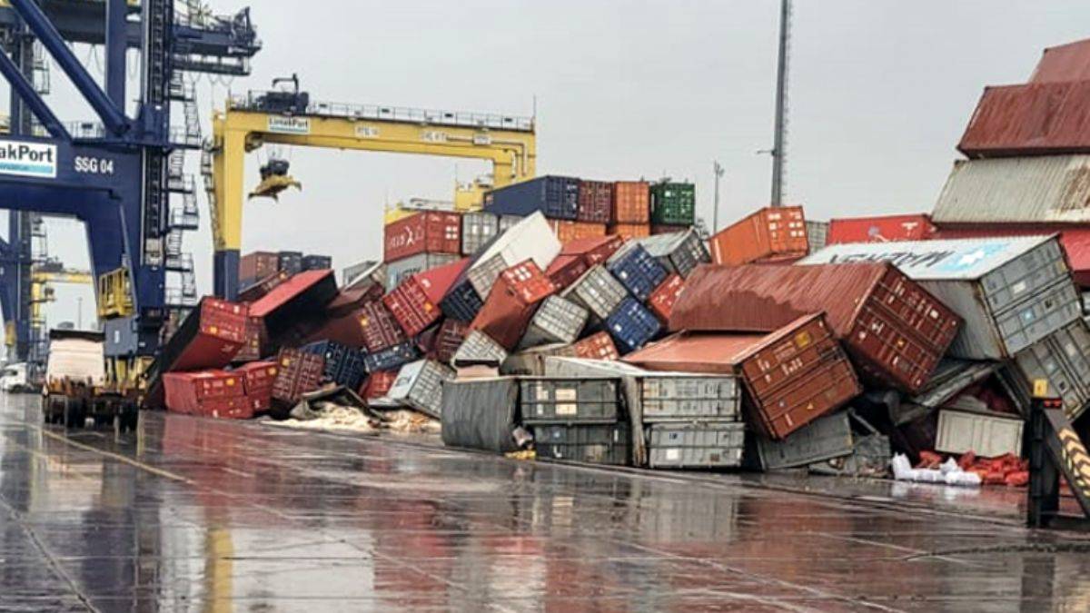 İskenderun'daki limanda deprem hasarı; yangın çıktı