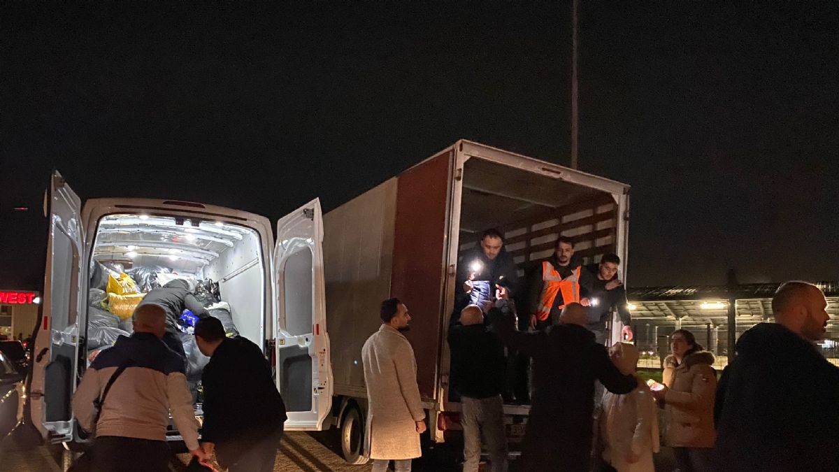 Hollanda’daki Türkler deprem yardımı için seferber oldu