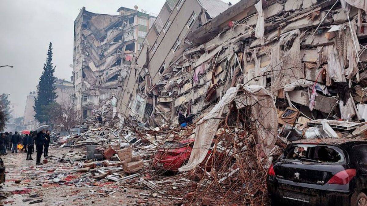 Türkiye'ye yardım eli uzatan 12 Arap ülkesi...