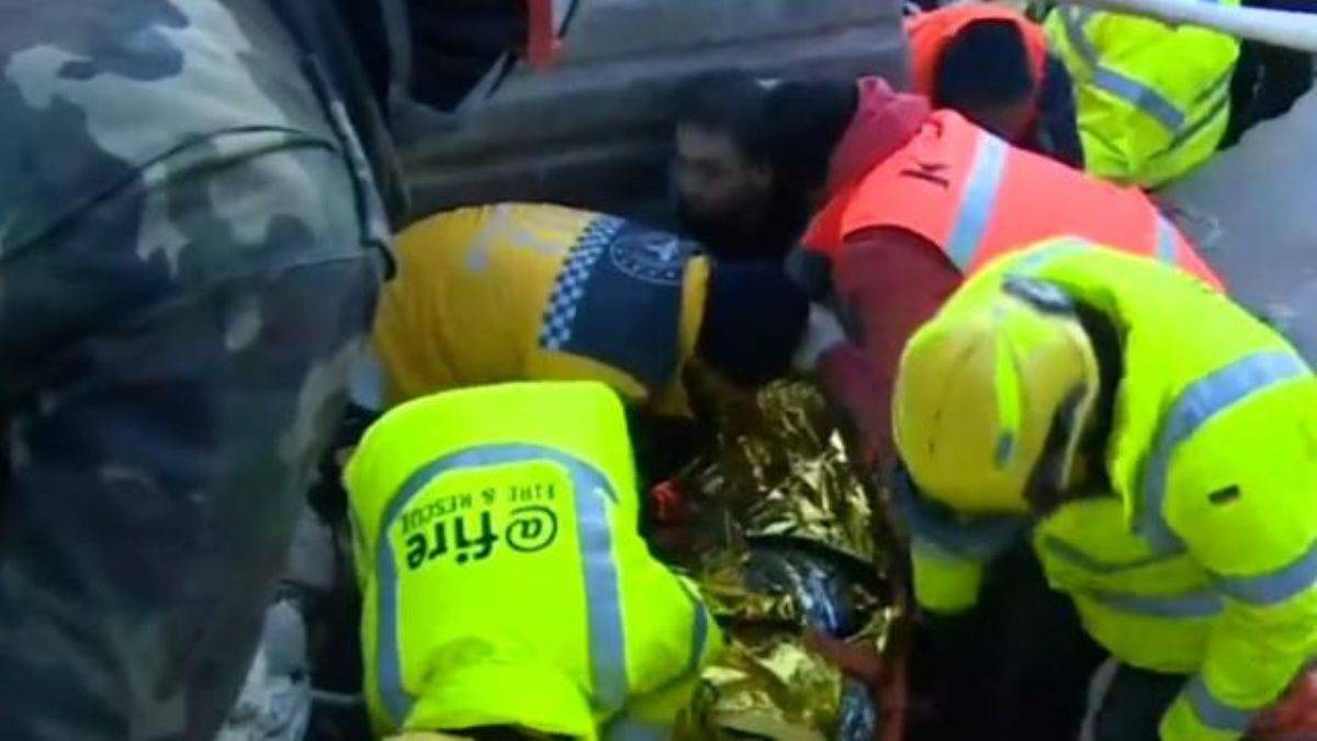 52 saat sonra enkazdan kurtuluş