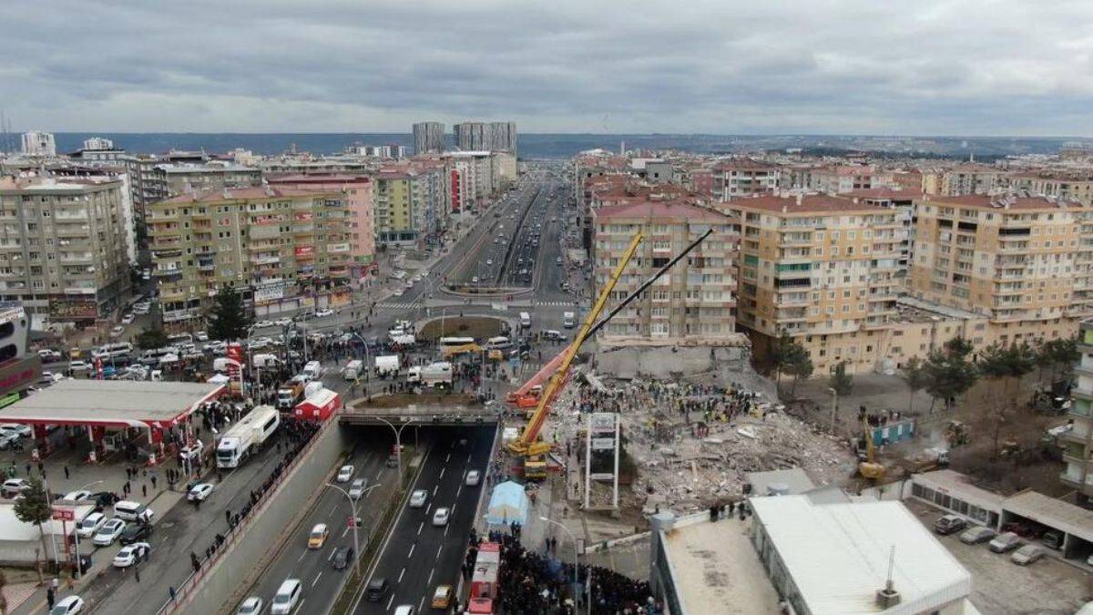 Diyarbakır’da depremin verdiği hasar havadan görüntülendi