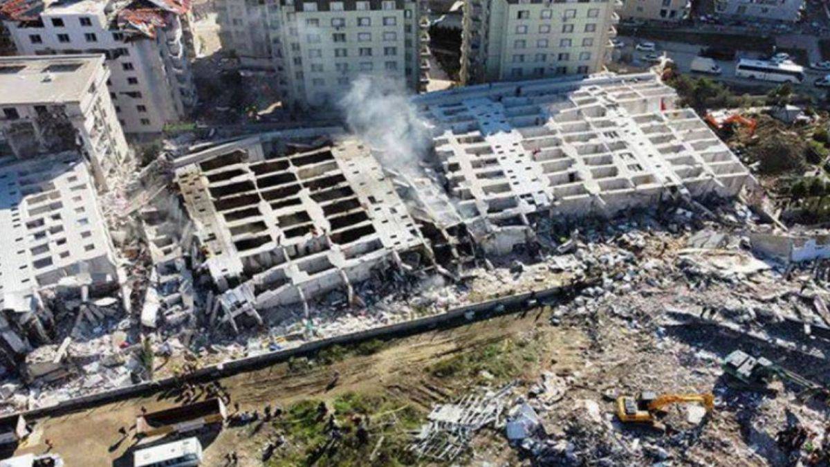 Yıkılan binalardan deliller toplanıyor